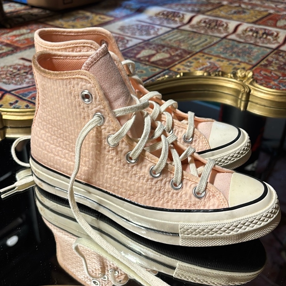 Pink converse size 7 woman